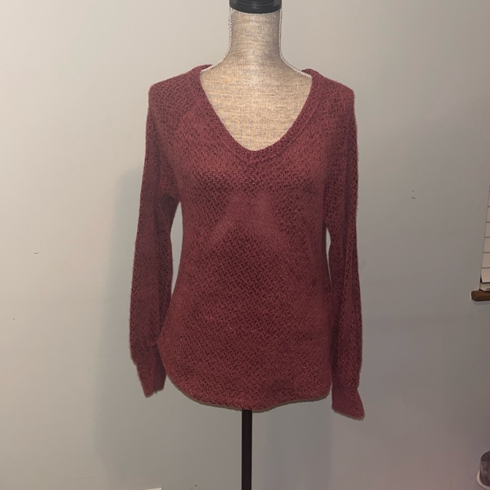 Hollister Women's V-Neck
Pullover Fuzzy Sweater Size Medium